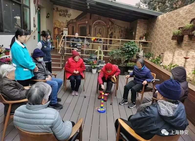 醫(yī)療、康復(fù)、生活照料……這些需求在家門口就能解決！靜安這里正打造“沒有圍墻的養(yǎng)老院”(圖1)