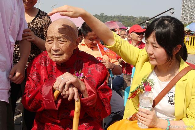 成都養(yǎng)老觀察：責(zé)任與義務(wù)，未來養(yǎng)老院能否代替子女盡孝？(圖3)